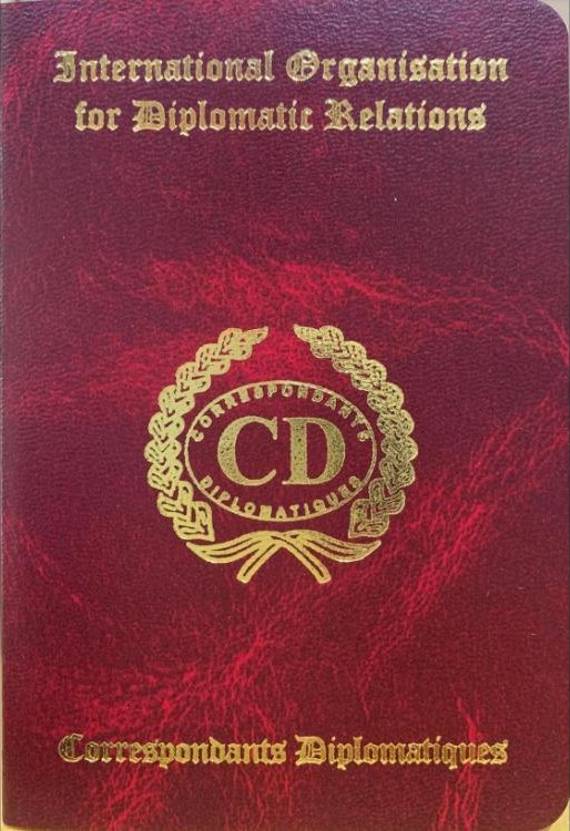 Identification document of the Diplomatic Correspondents: burgundy cover with the gold emblem